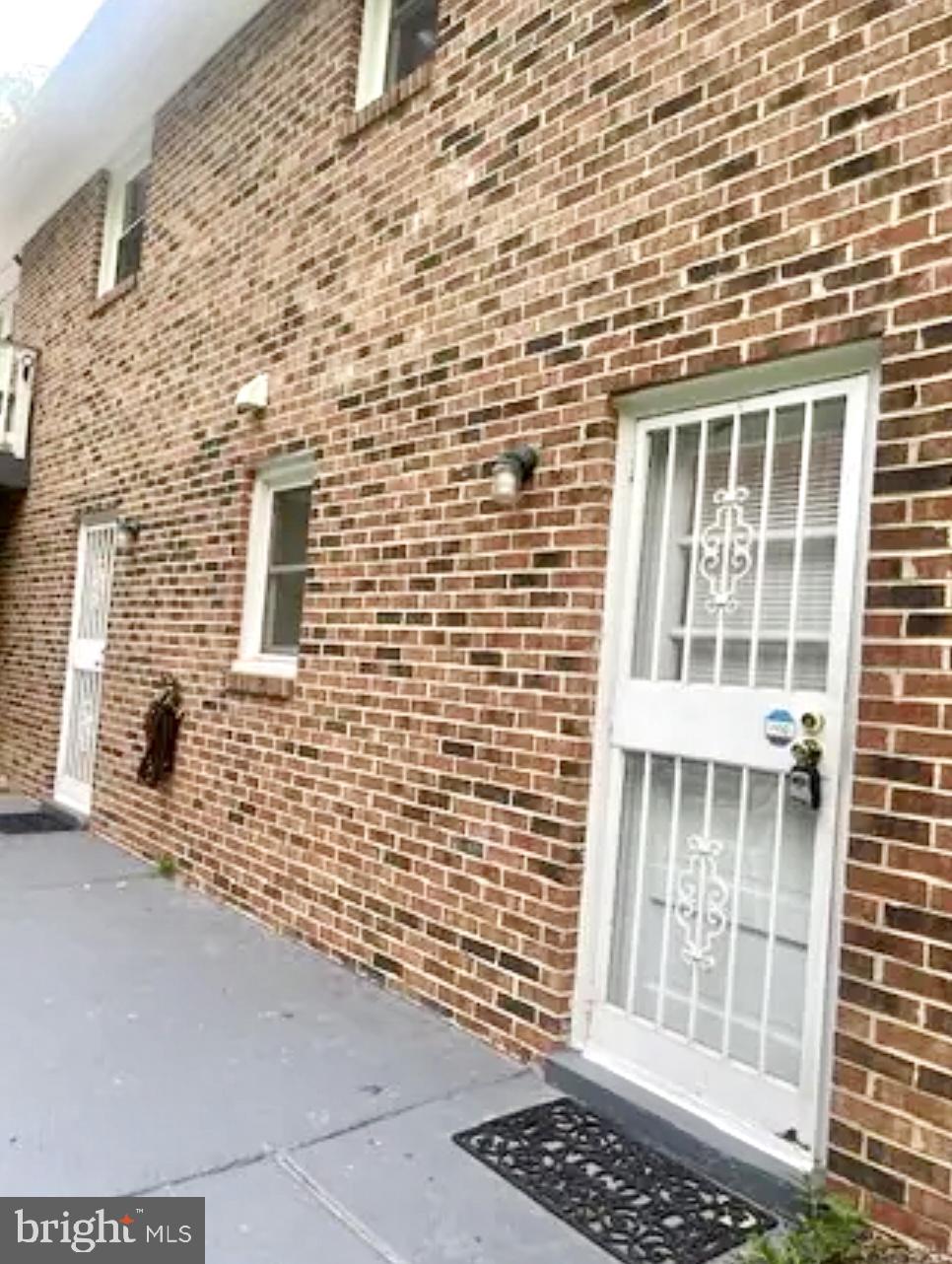 SURRATTS GARDENS - Residential Lease