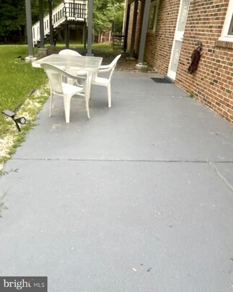 SURRATTS GARDENS - Residential Lease