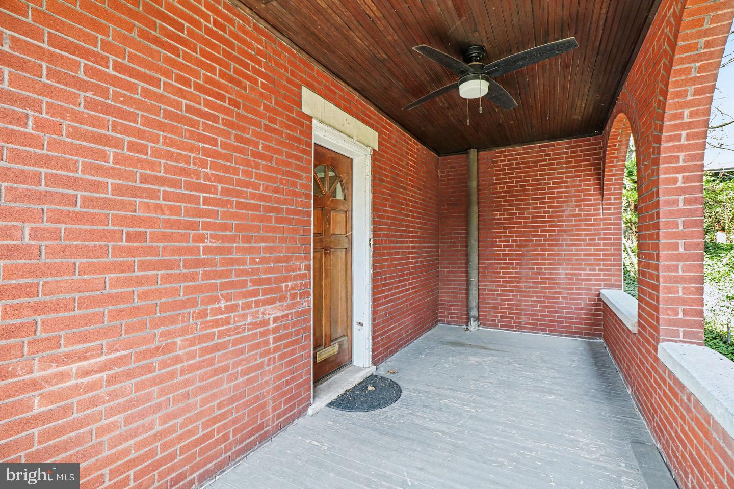 2038 MARKET STREET