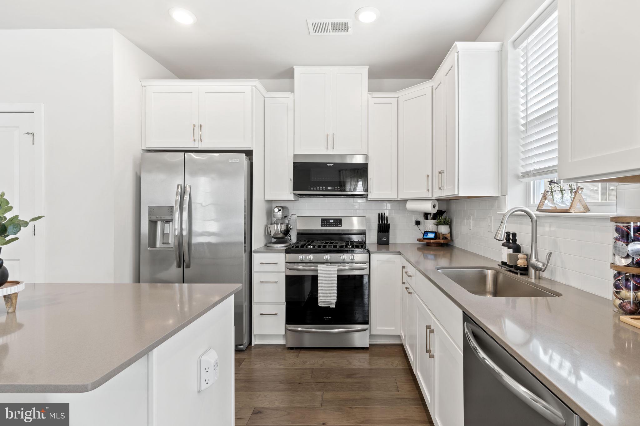 STEELPOINTE - Residential