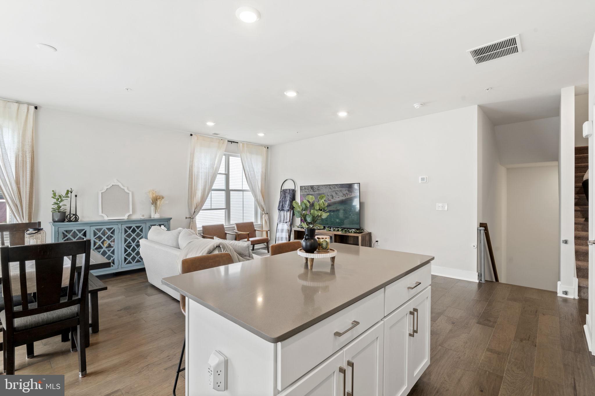 STEELPOINTE - Residential