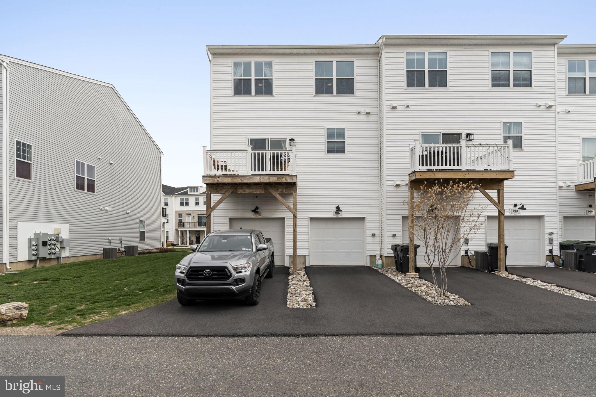 STEELPOINTE - Residential