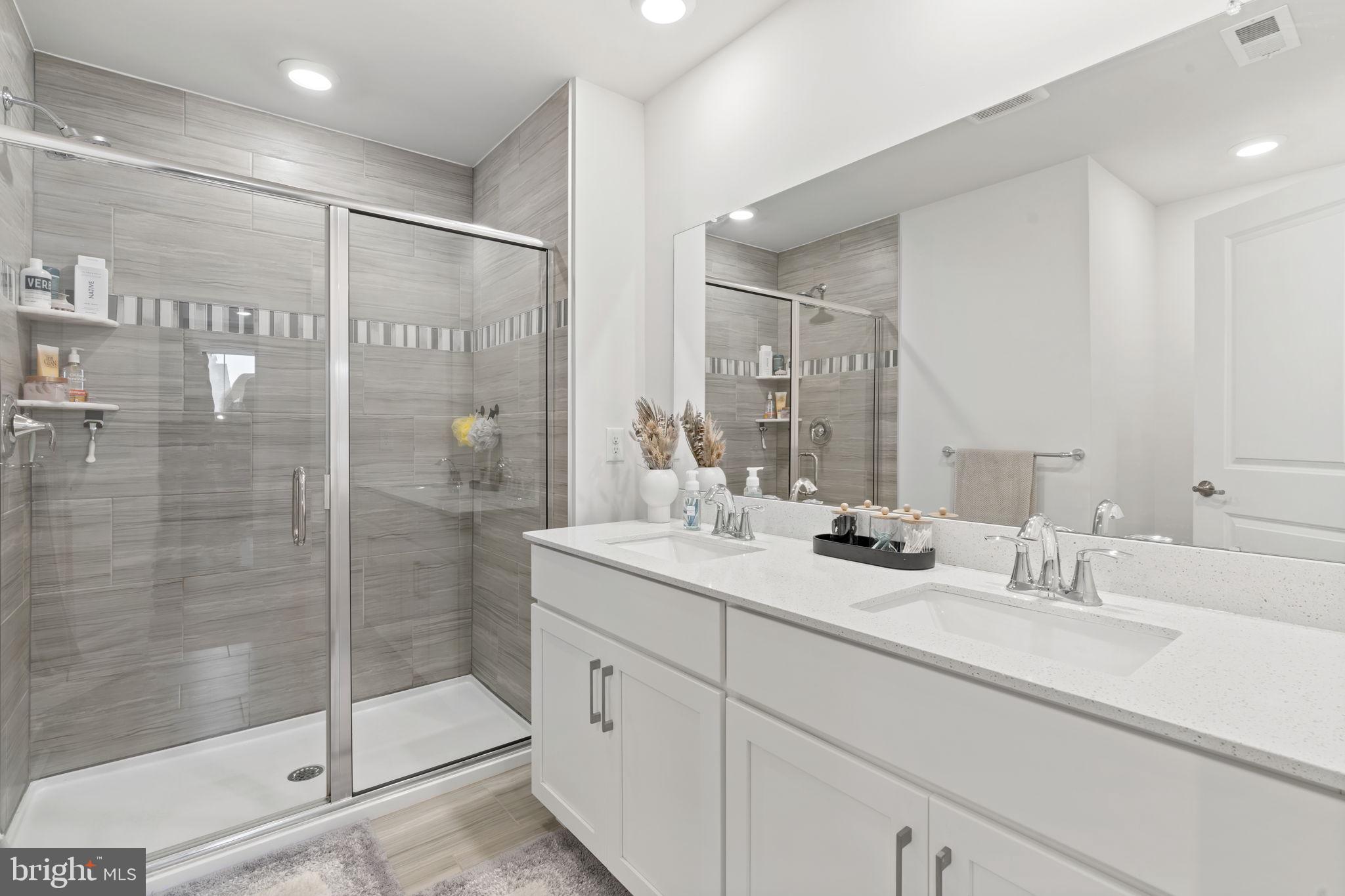 STEELPOINTE - Residential