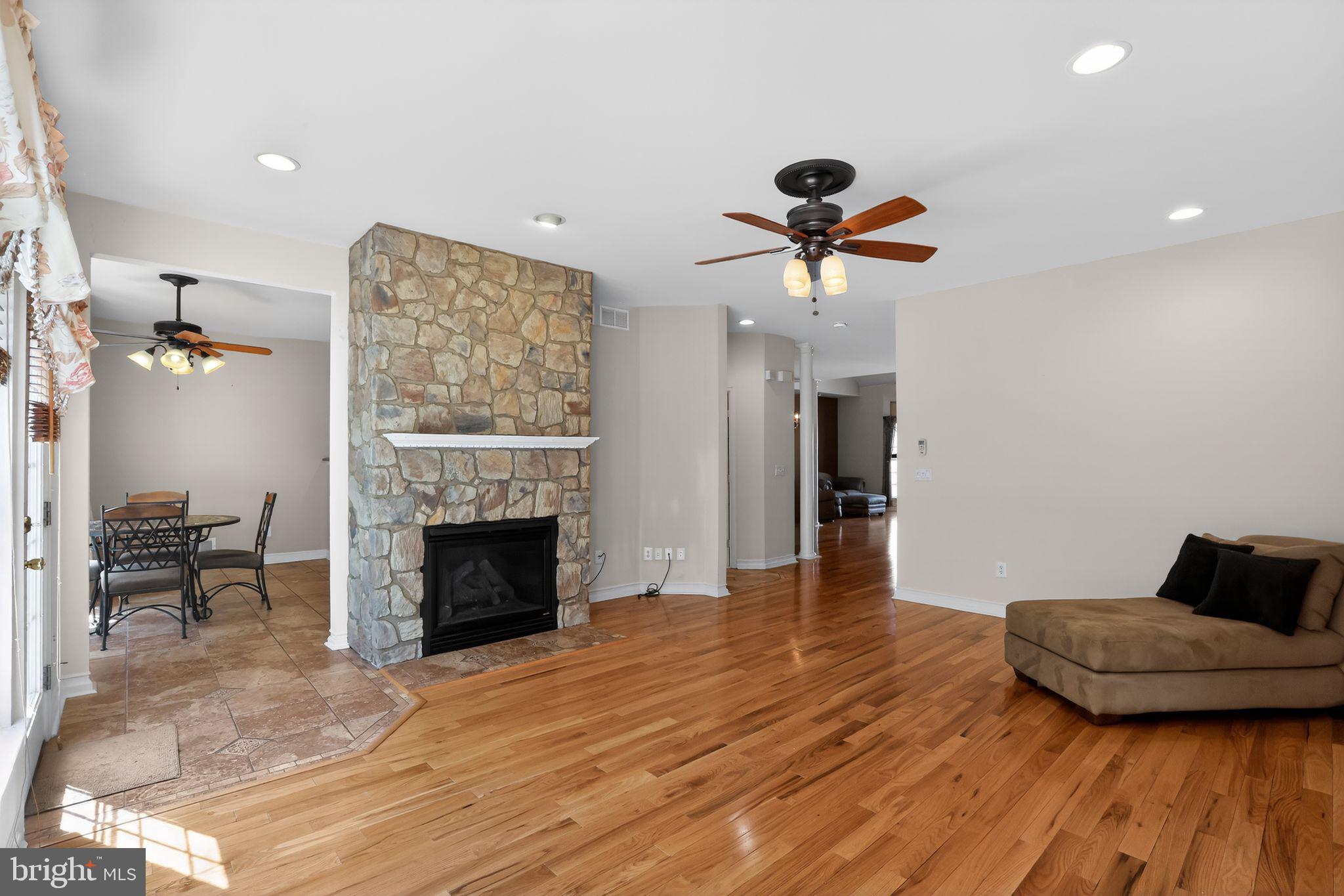 COUNTRY CLASSICS - Residential