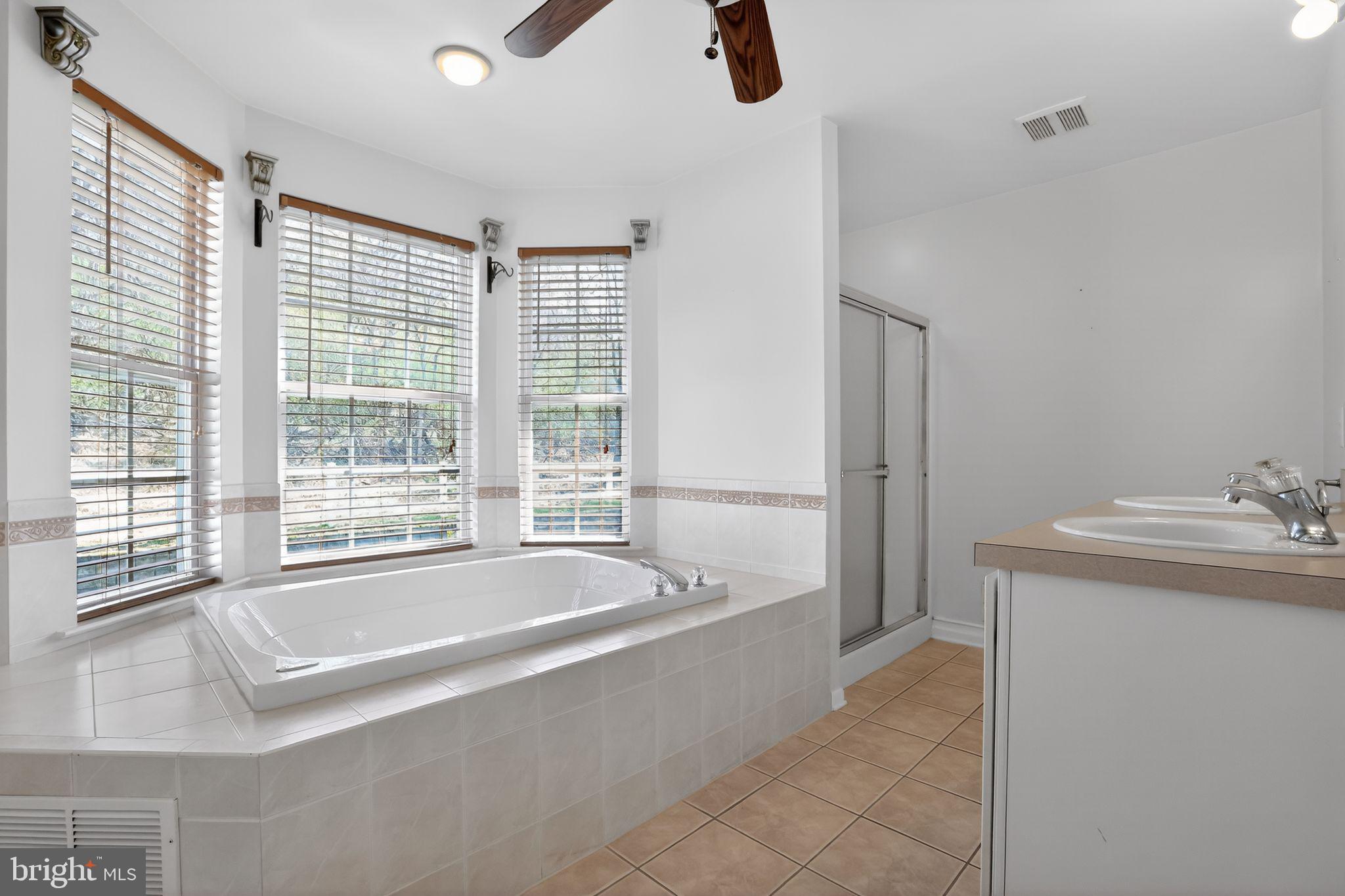 COUNTRY CLASSICS - Residential