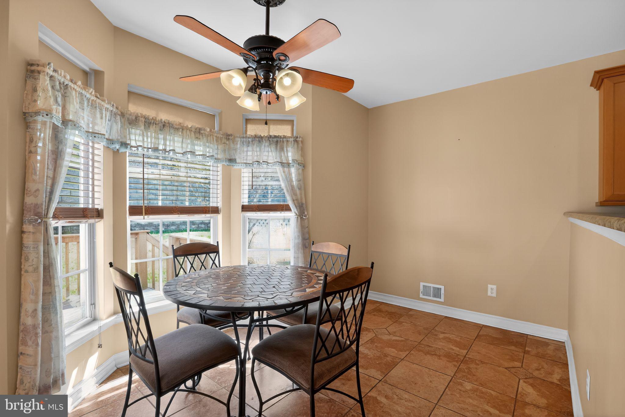 COUNTRY CLASSICS - Residential