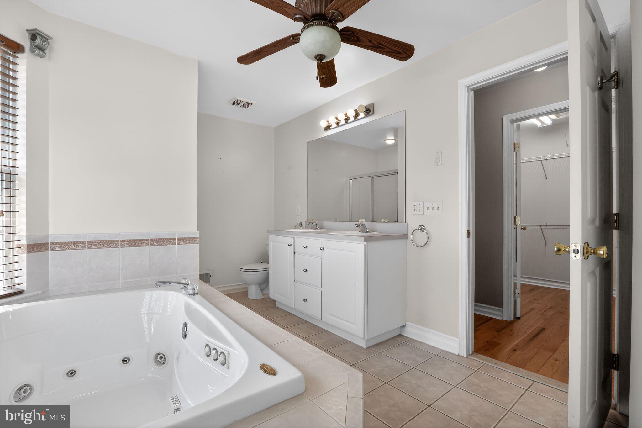 COUNTRY CLASSICS - Residential