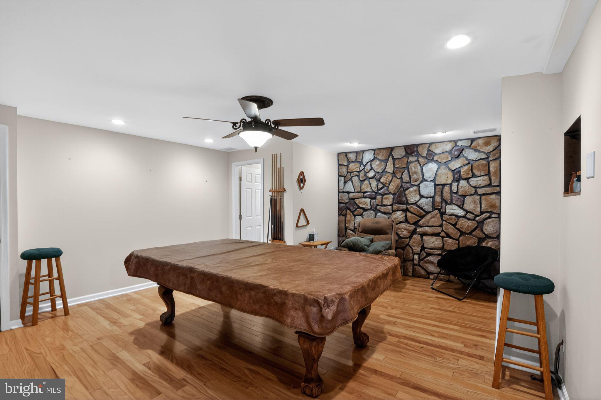 COUNTRY CLASSICS - Residential