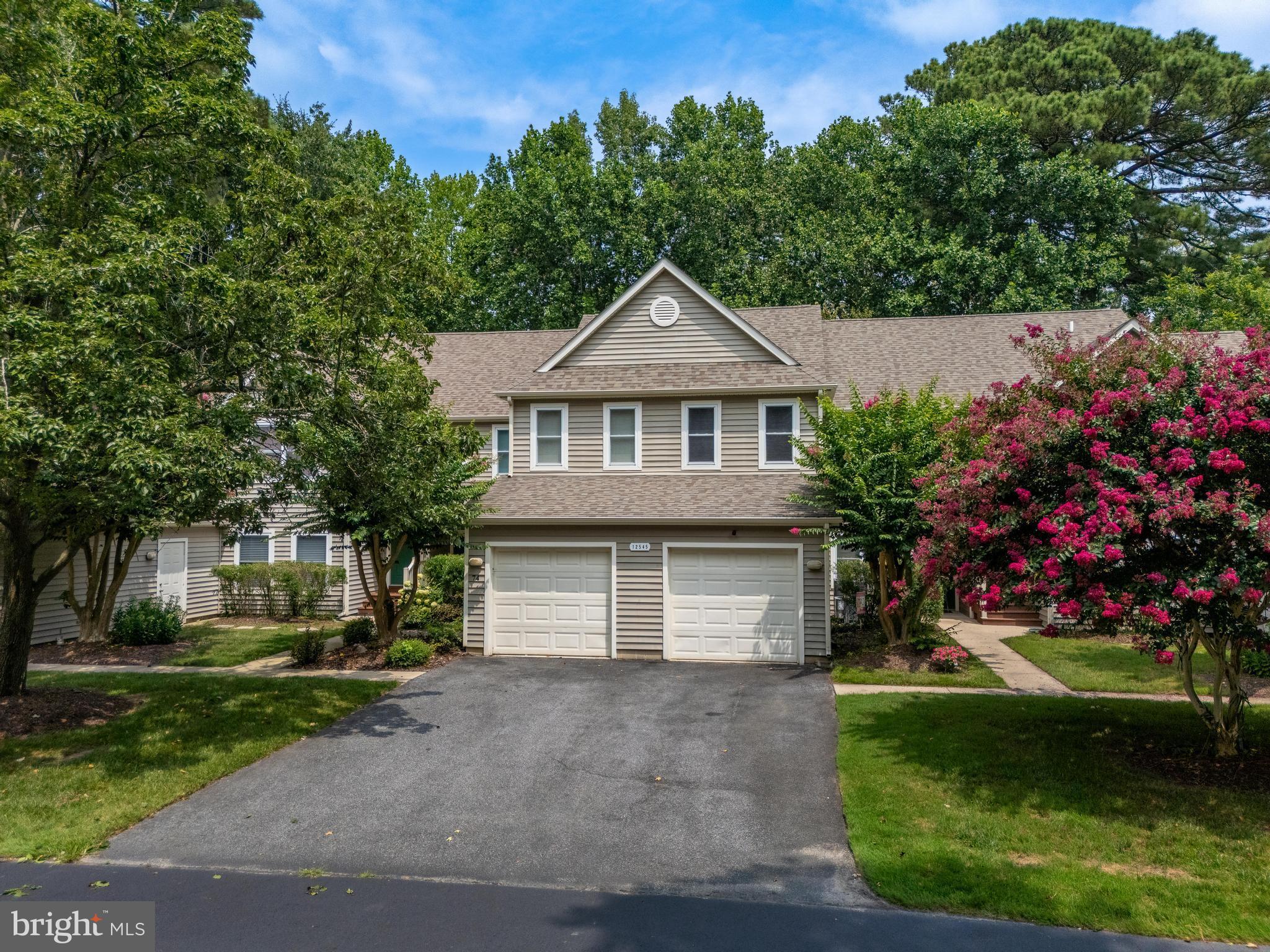 Welcome to this beautifully updated 2-bedroom, 2-bath townhouse in the sought-after River Run golf community. The home features a renovated kitchen with stainless steel appliances and modernized bathrooms for a move-in-ready feel. A versatile enclosed bonus room provides extra living space—perfect for an office, den, or guest area. Additional highlights include a one-car garage, open-concept living, dining areas, and plenty of natural light throughout.
River Run offers resort-style amenities, including golf, tennis, pool, clubhouse, and marina access, making it an ideal retreat for year-round living or a coastal getaway.