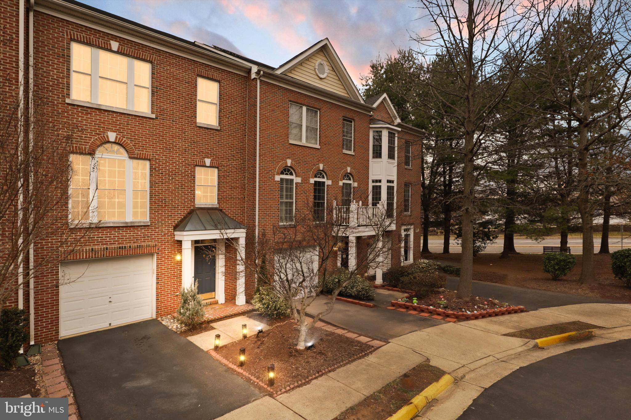 FAIRFAX CENTER LANDBAY - Residential