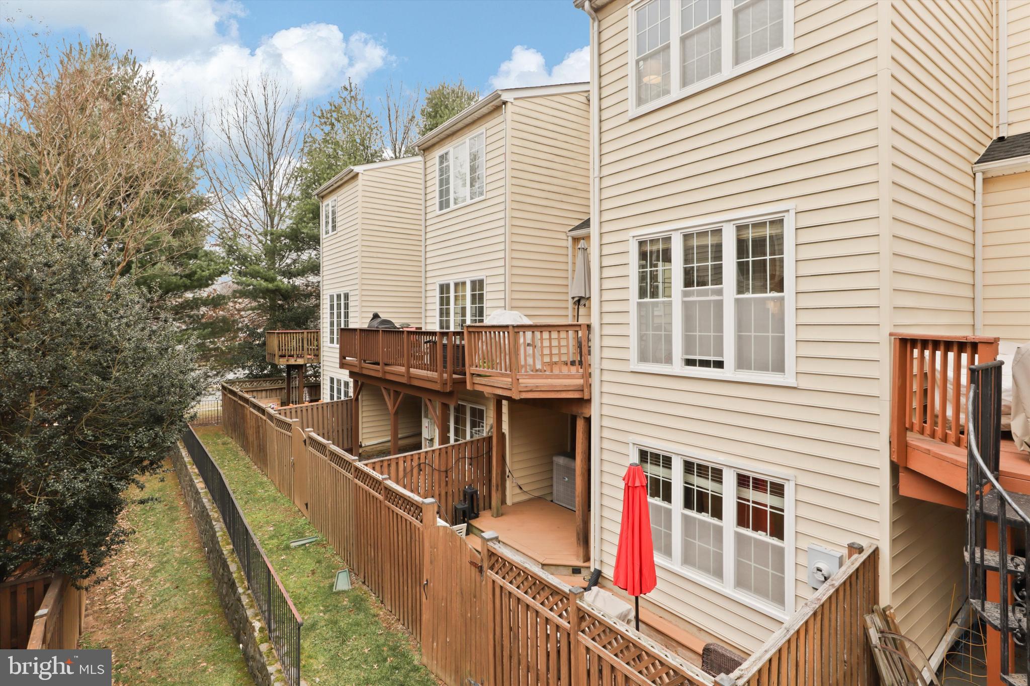 FAIRFAX CENTER LANDBAY - Residential