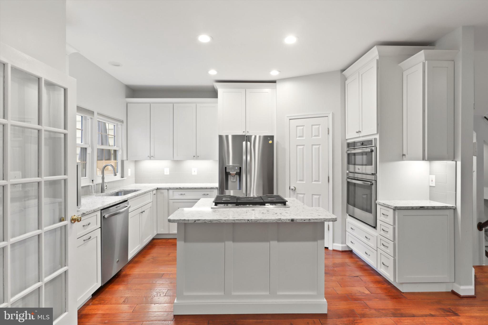 FAIRFAX CENTER LANDBAY - Residential