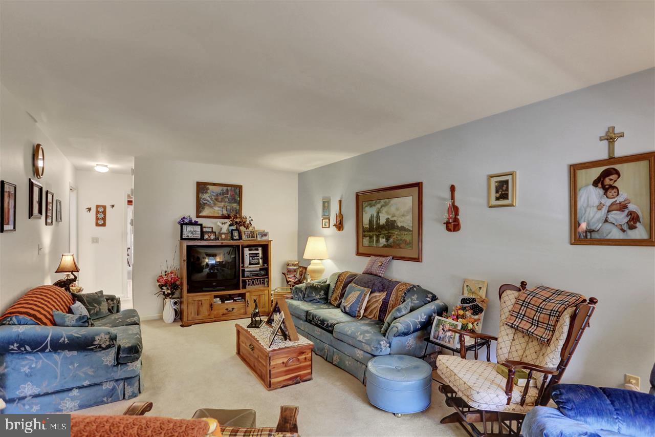 STRAWBERRY COURT - Residential