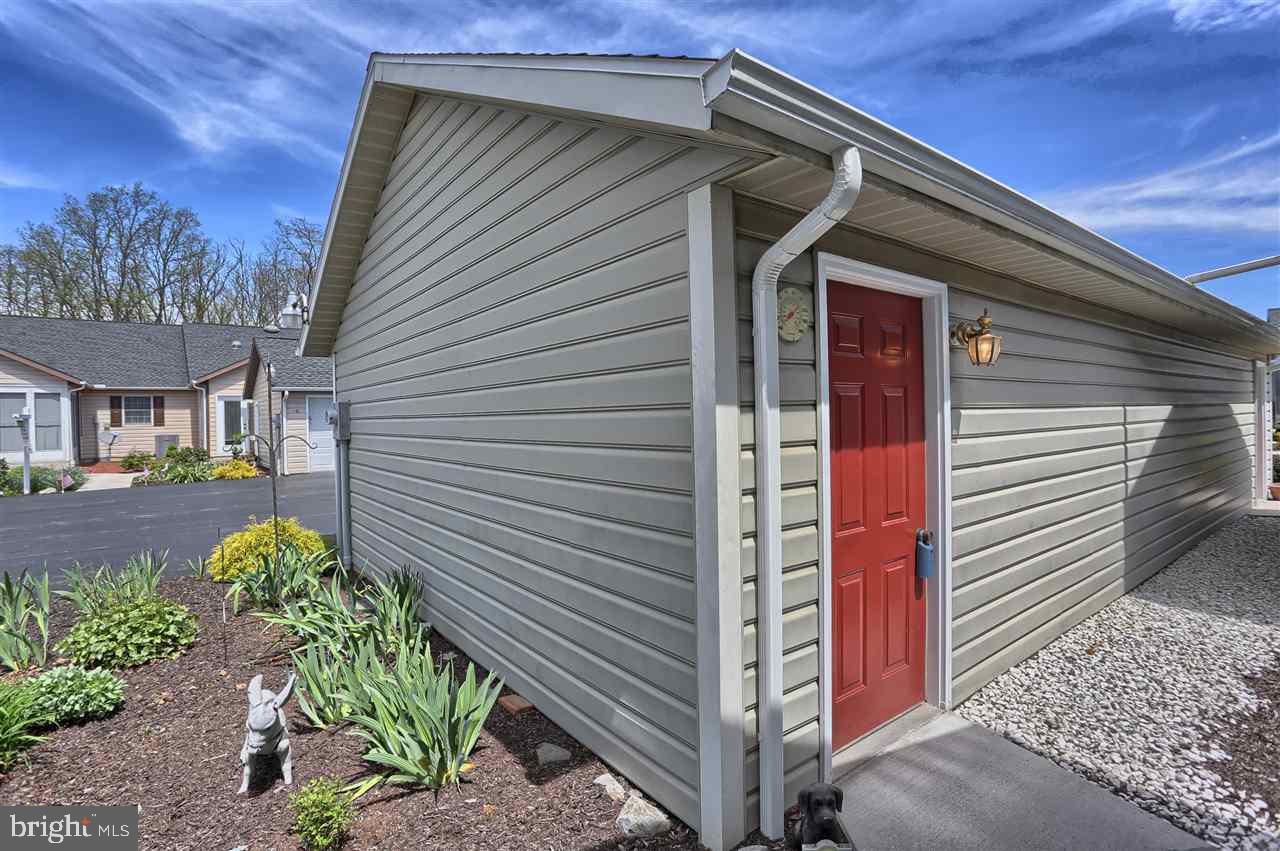 STRAWBERRY COURT - Residential