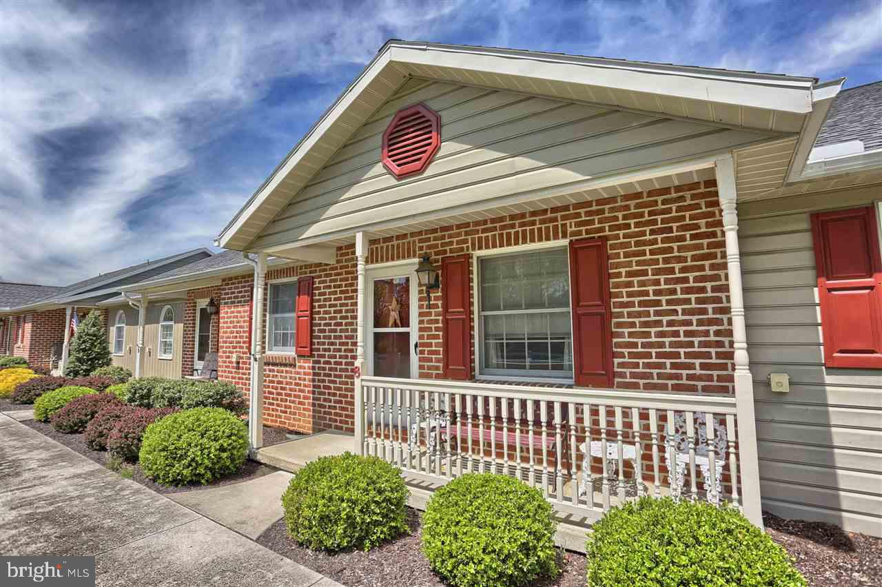 STRAWBERRY COURT - Residential