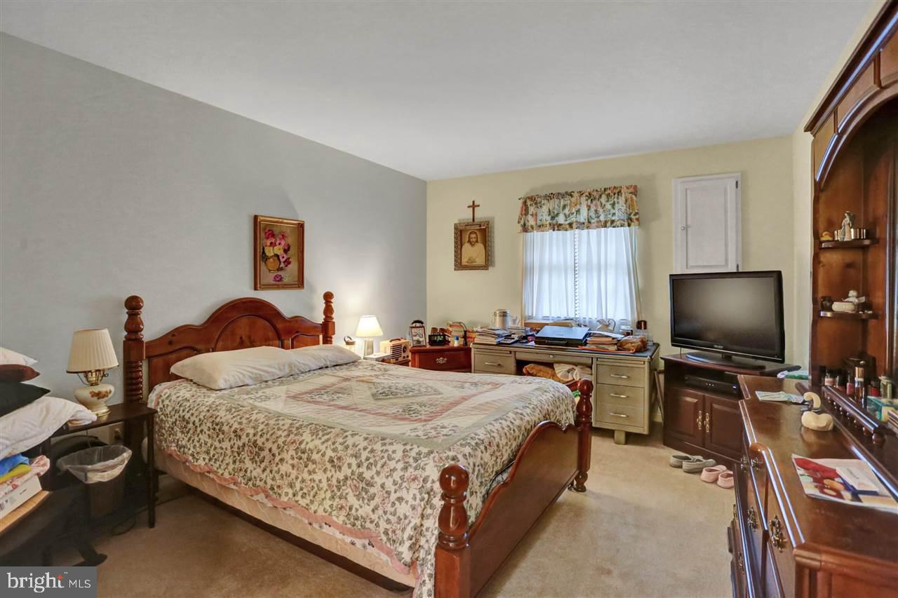 STRAWBERRY COURT - Residential