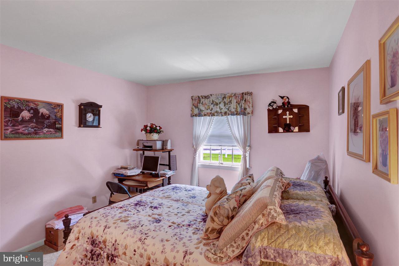 STRAWBERRY COURT - Residential