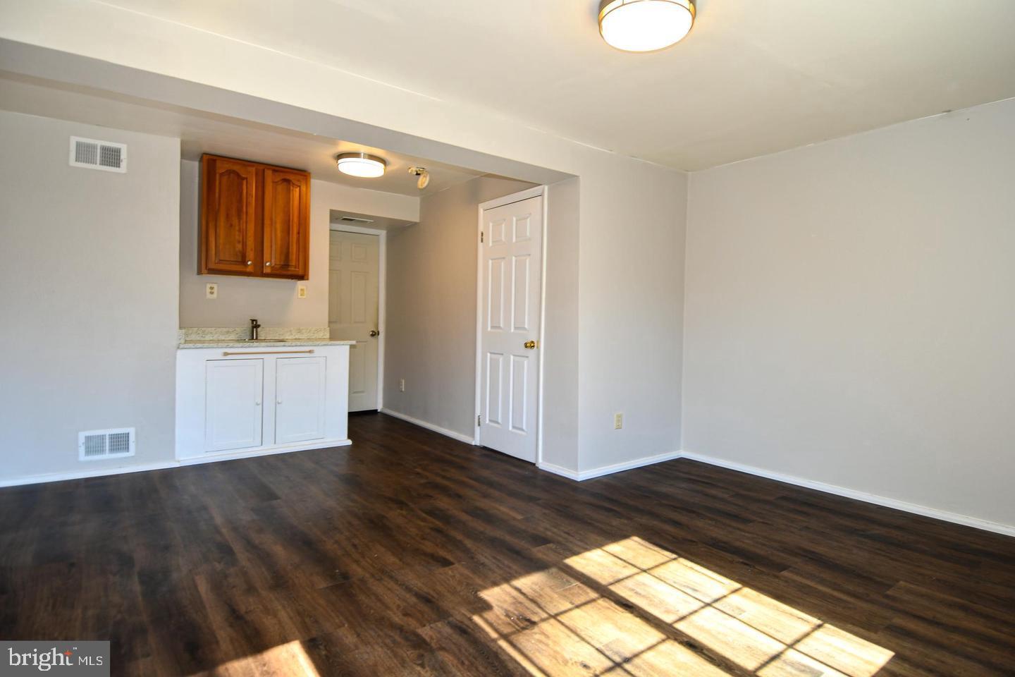 NEWINGTON FOREST - Residential Lease