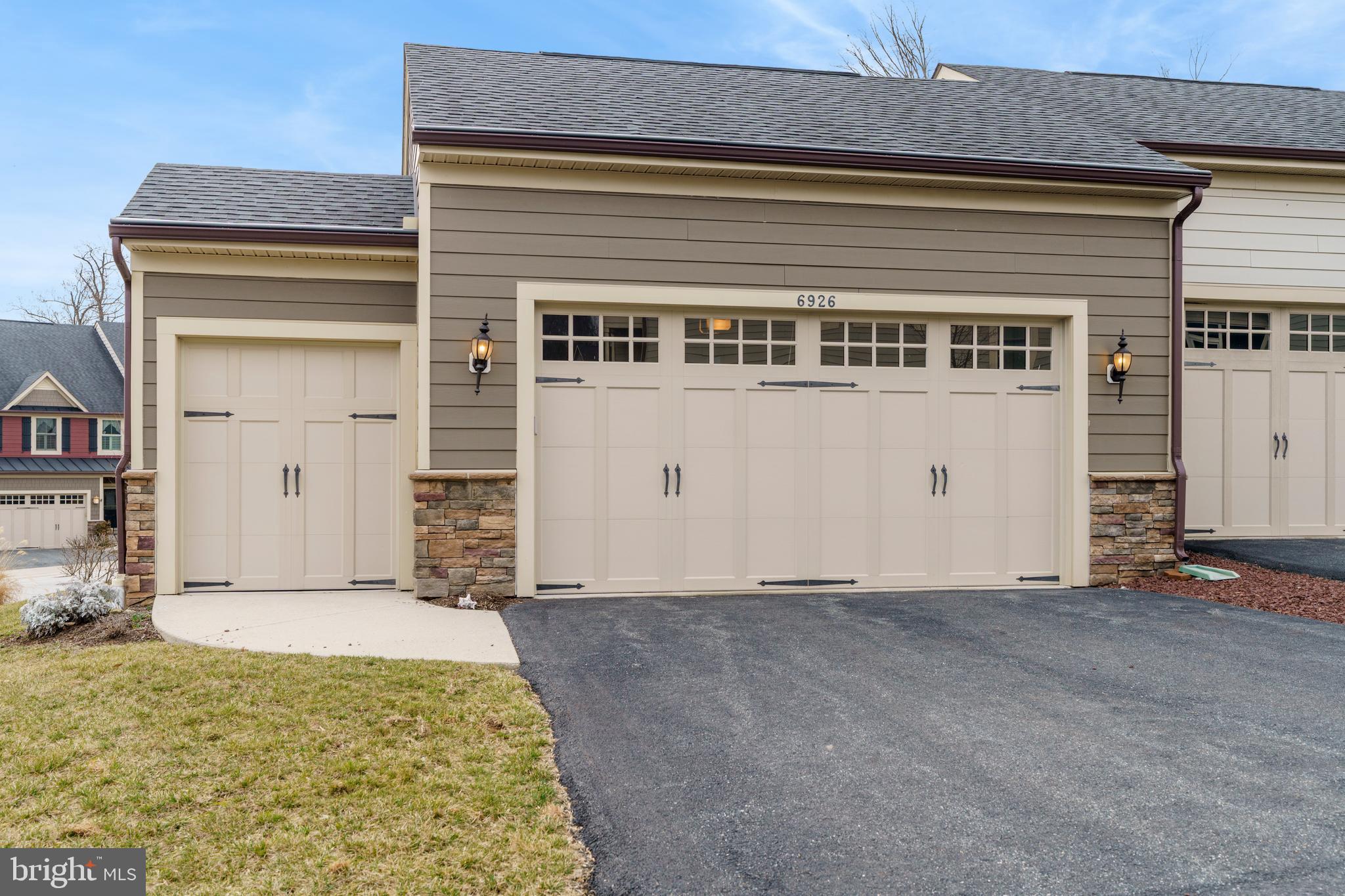 STONELEIGH SUMMIT - Residential