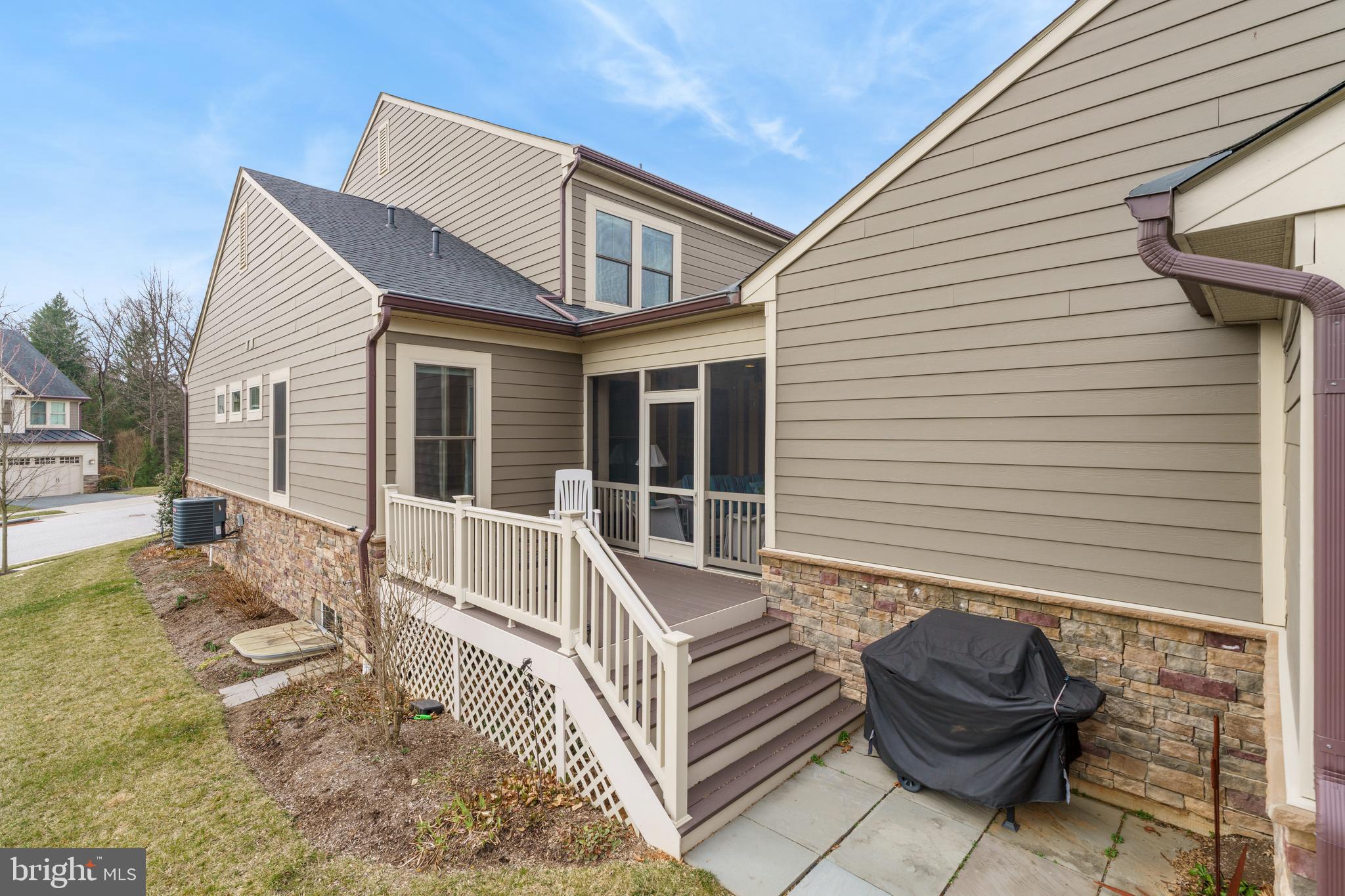 STONELEIGH SUMMIT - Residential