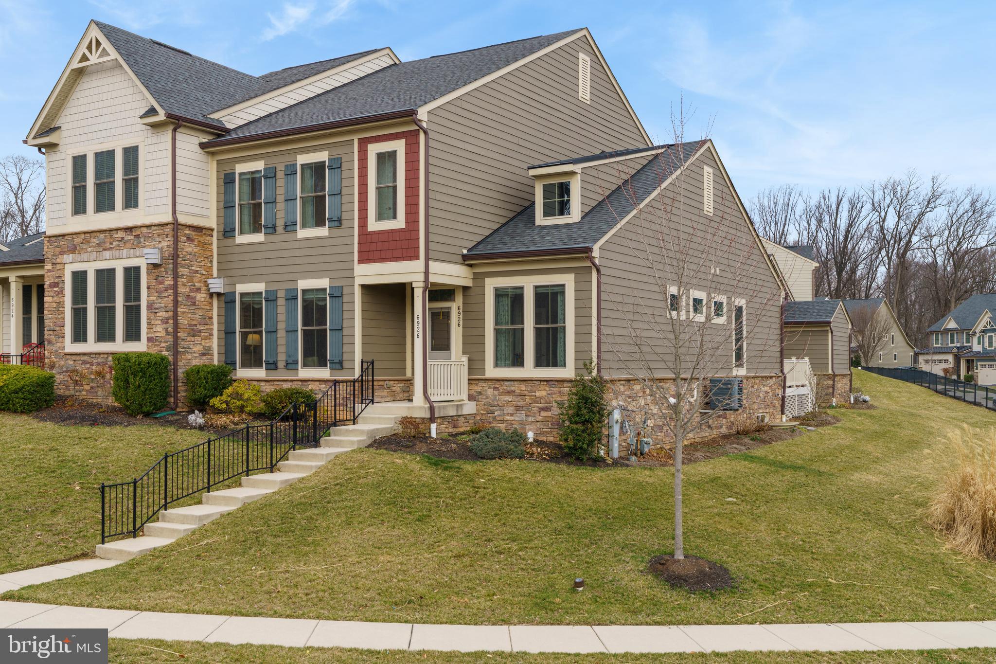 STONELEIGH SUMMIT - Residential