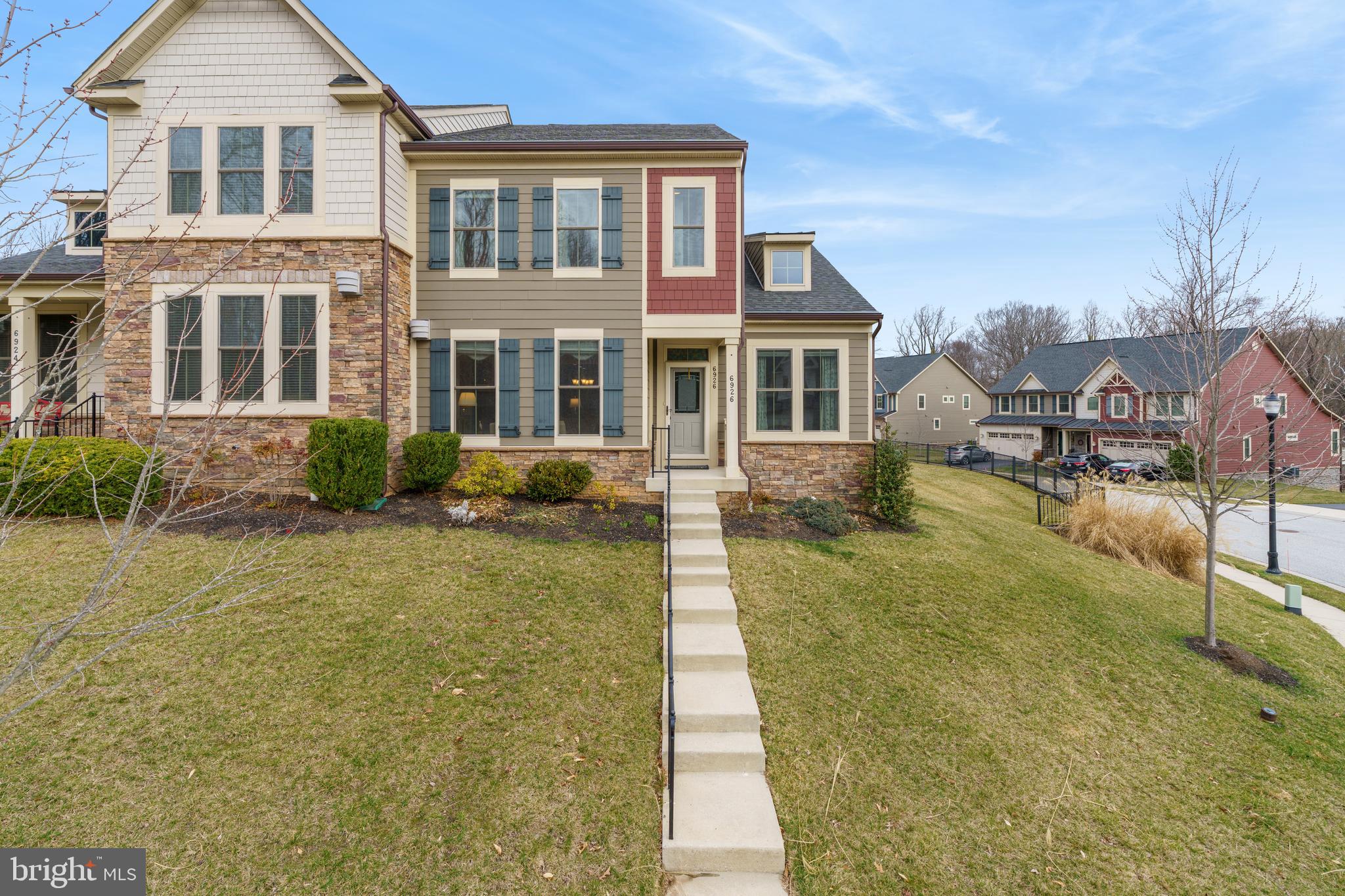 STONELEIGH SUMMIT - Residential