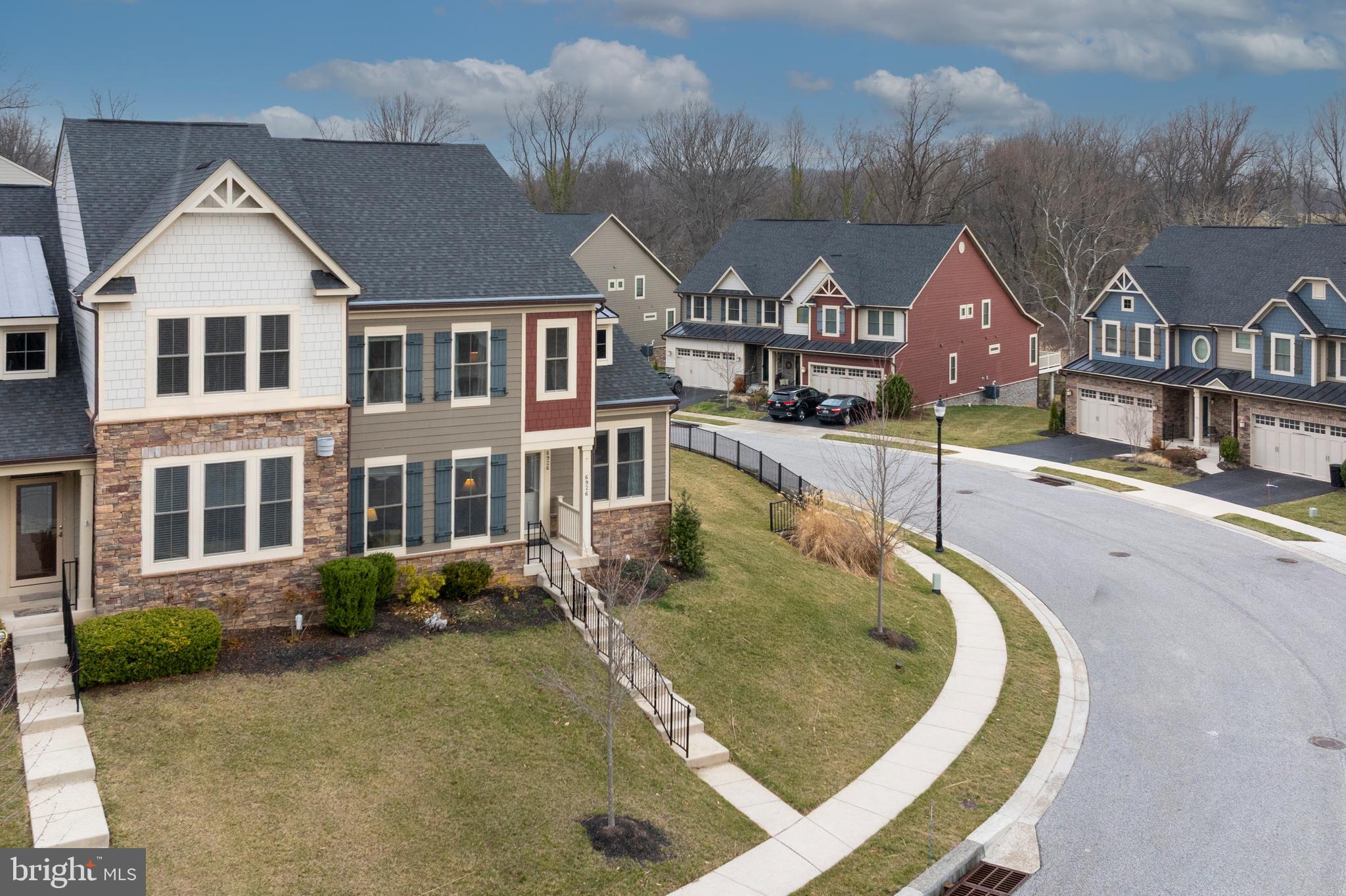 STONELEIGH SUMMIT - Residential