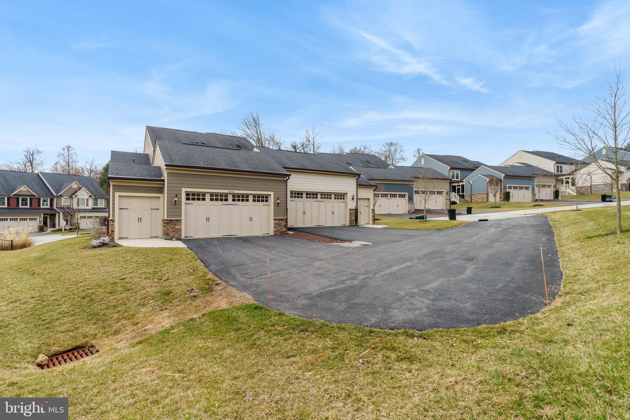 STONELEIGH SUMMIT - Residential