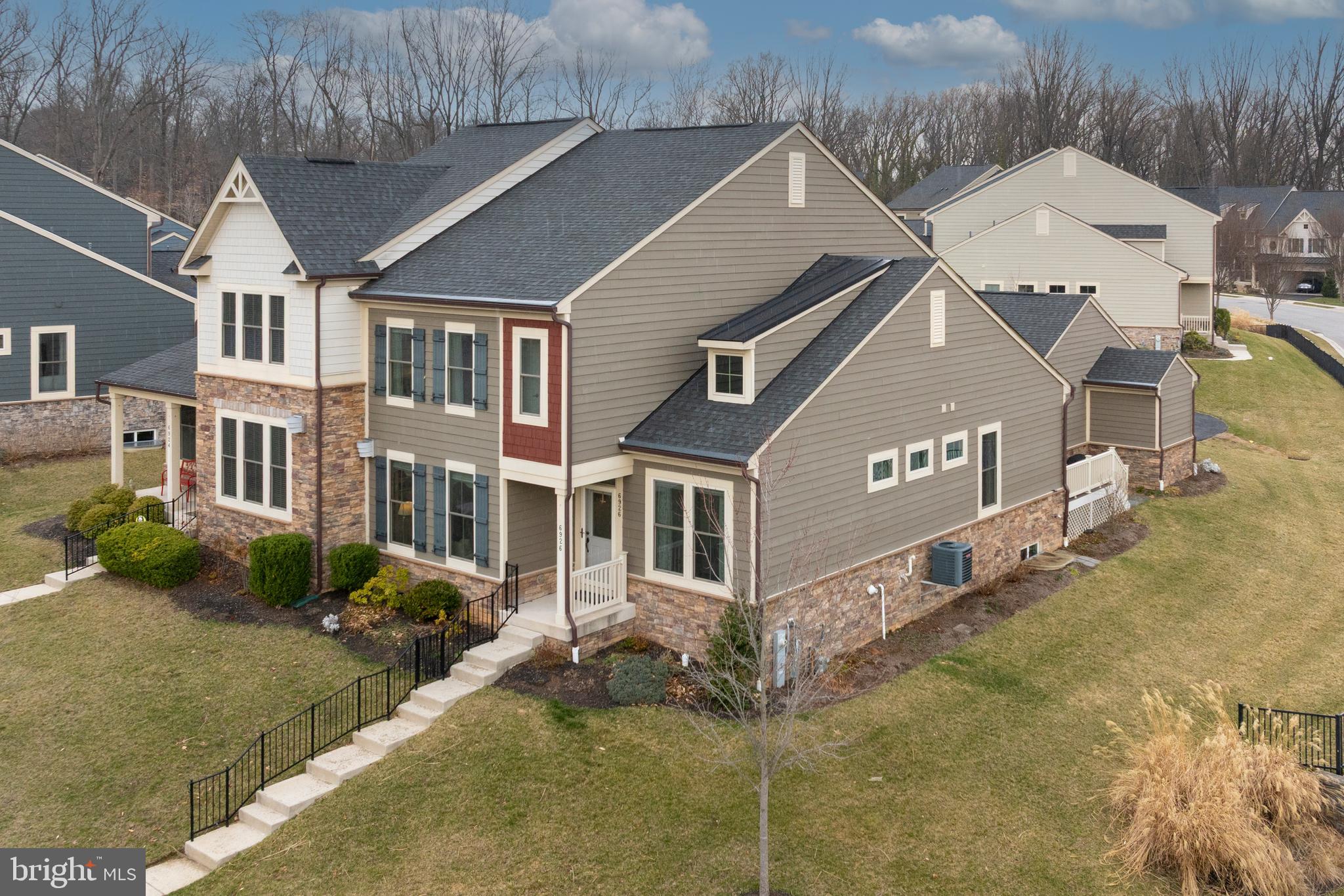 STONELEIGH SUMMIT - Residential