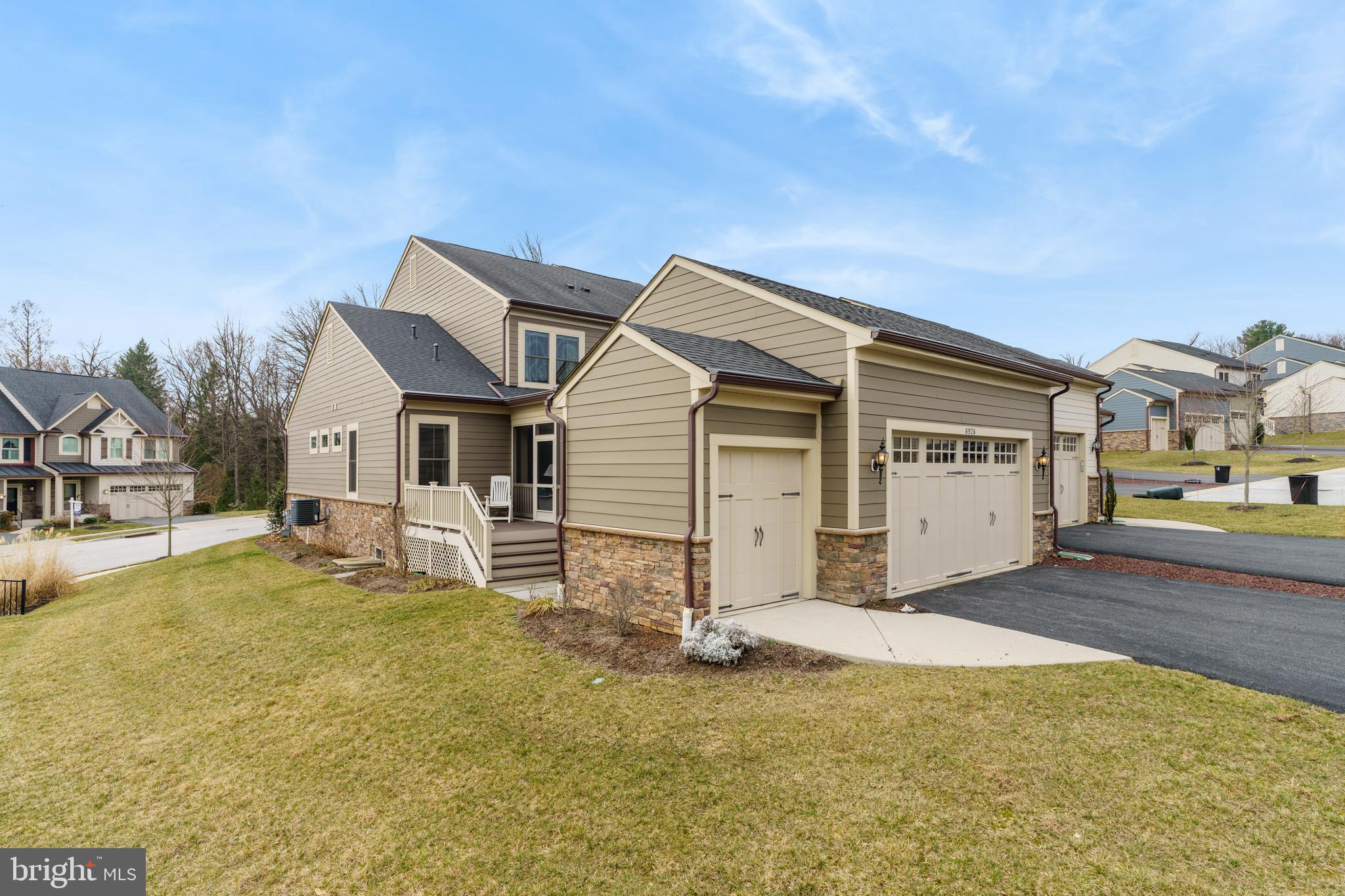 STONELEIGH SUMMIT - Residential