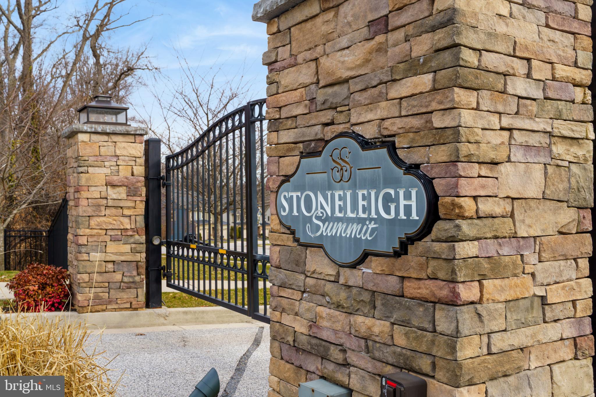 STONELEIGH SUMMIT - Residential