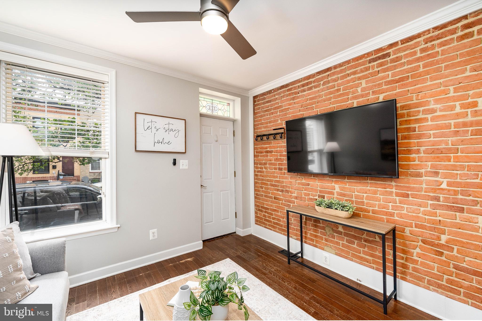 LOCUST POINT - Residential