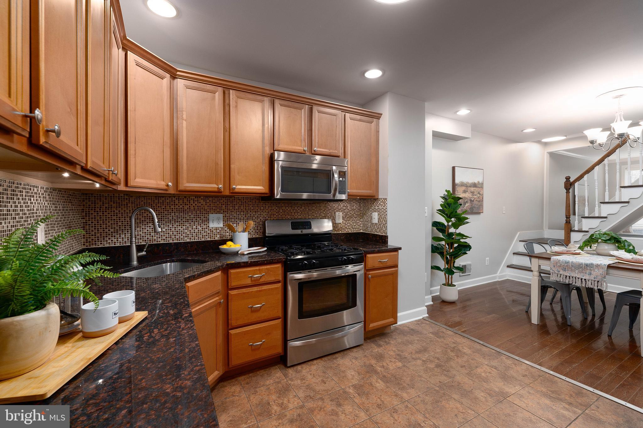 LOCUST POINT - Residential