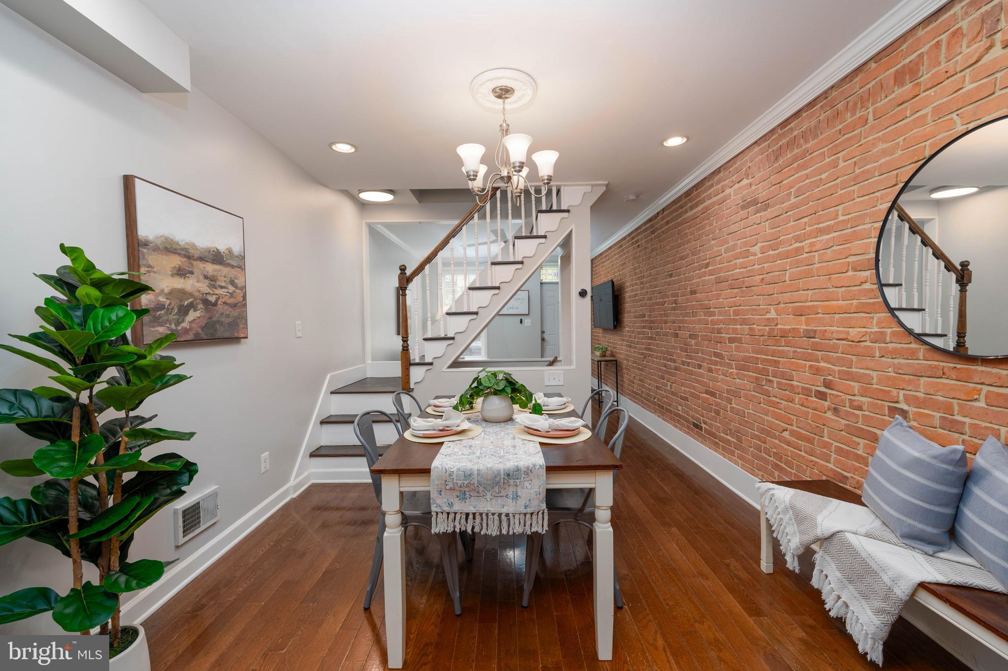 LOCUST POINT - Residential