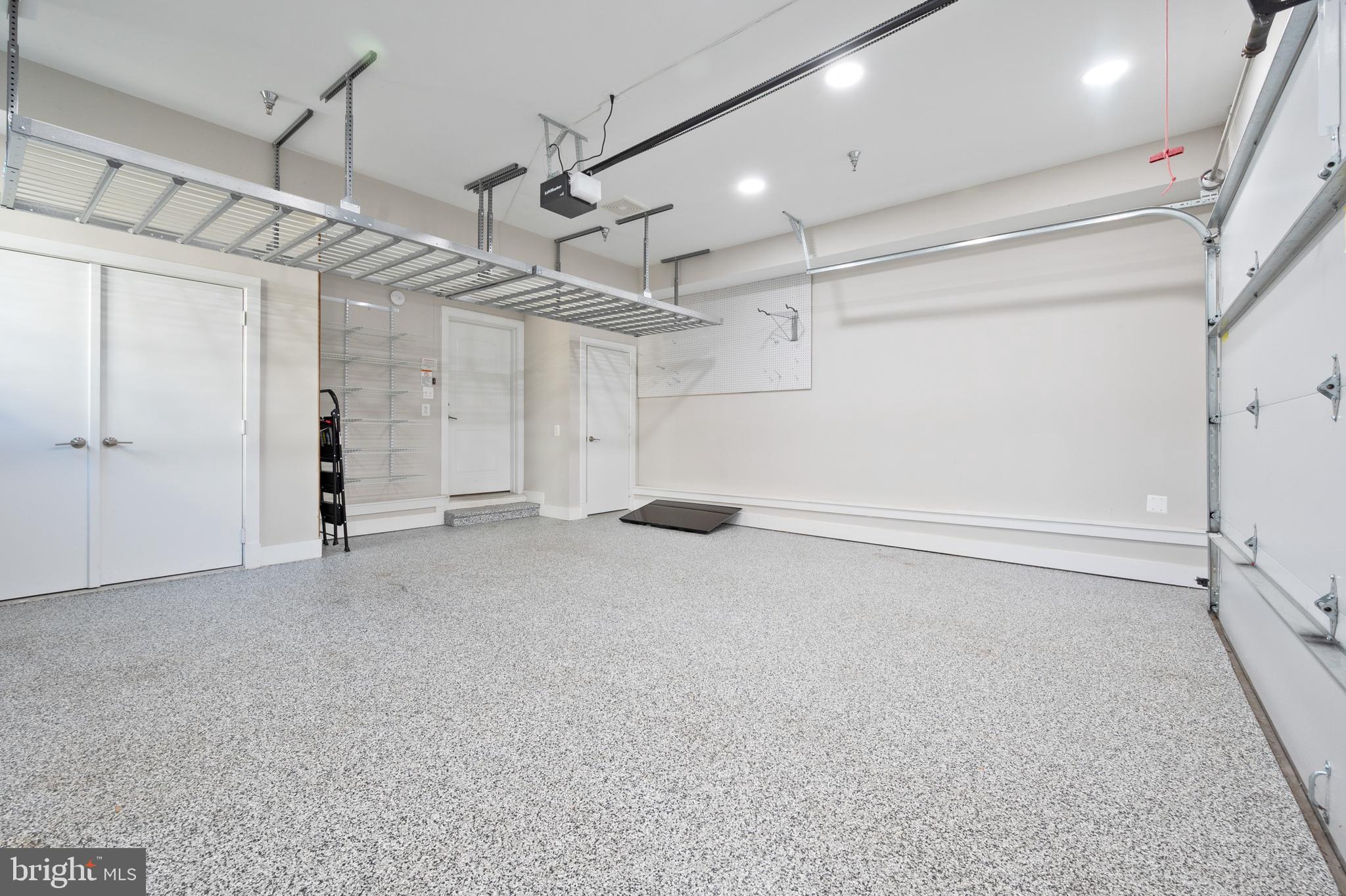 MAJESTY WEST - Residential