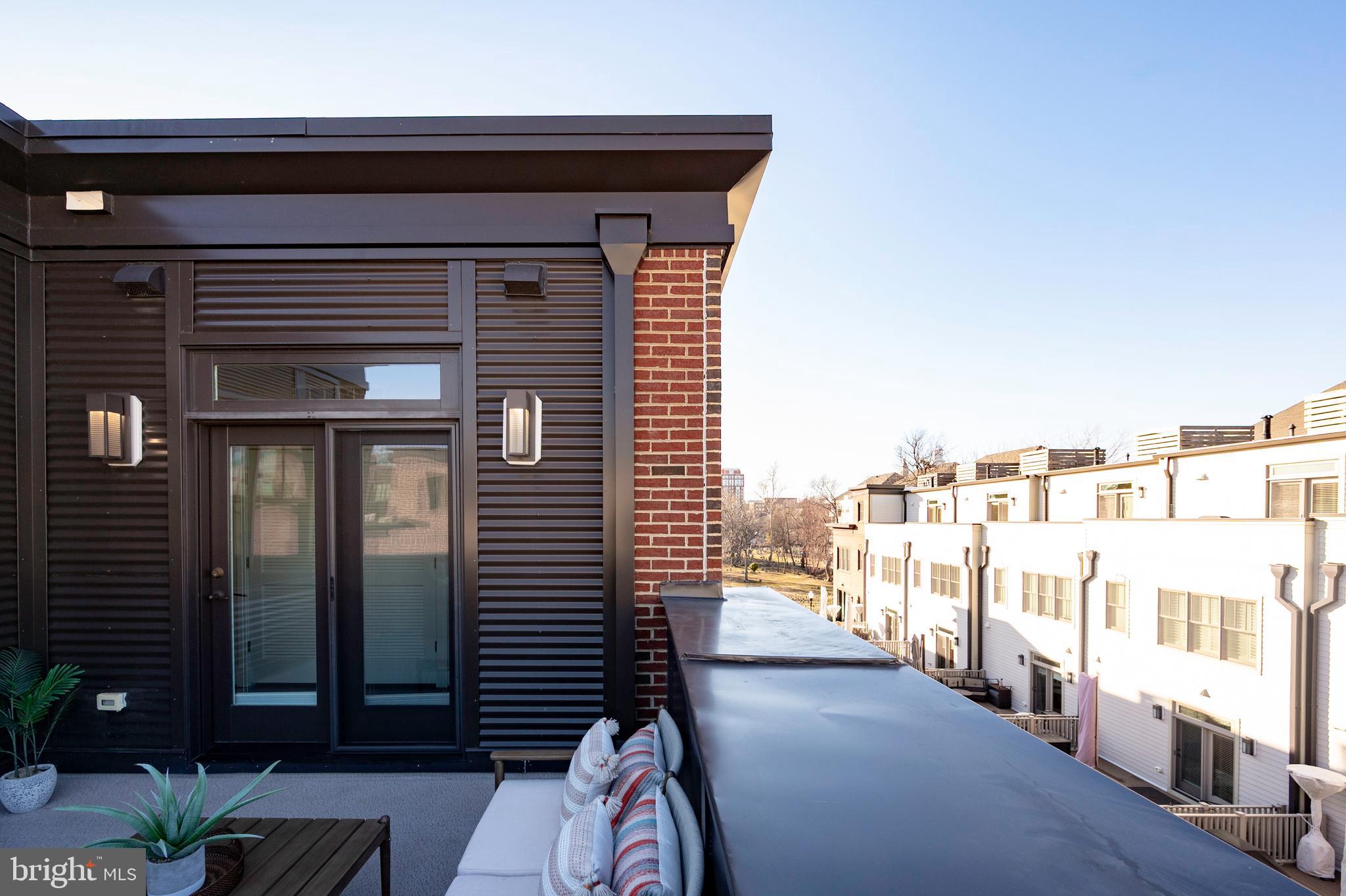 MAJESTY WEST - Residential