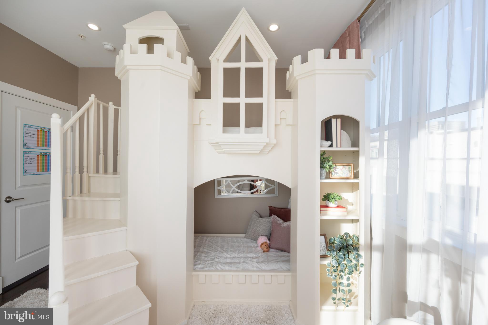 MAJESTY WEST - Residential