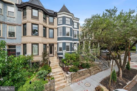 Photo of 30 T Street NE #2, WASHINGTON, DC 20002 (MLS # DCDC2249518)