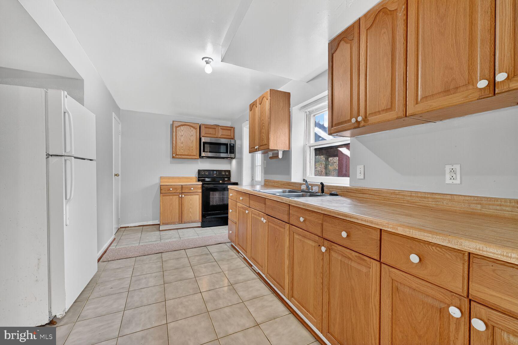 STRAWBERRY HILL EST SUB - Residential