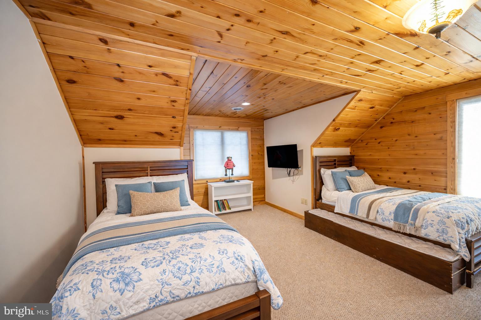 VISTAS OF WATERFRONT GREENS - Residential