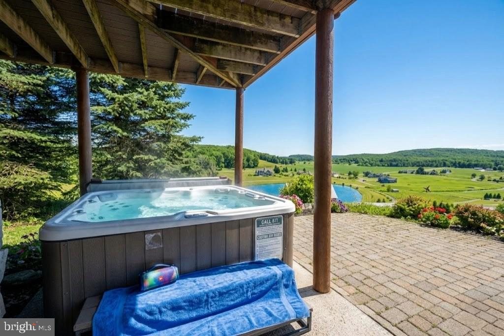 VISTAS OF WATERFRONT GREENS - Residential