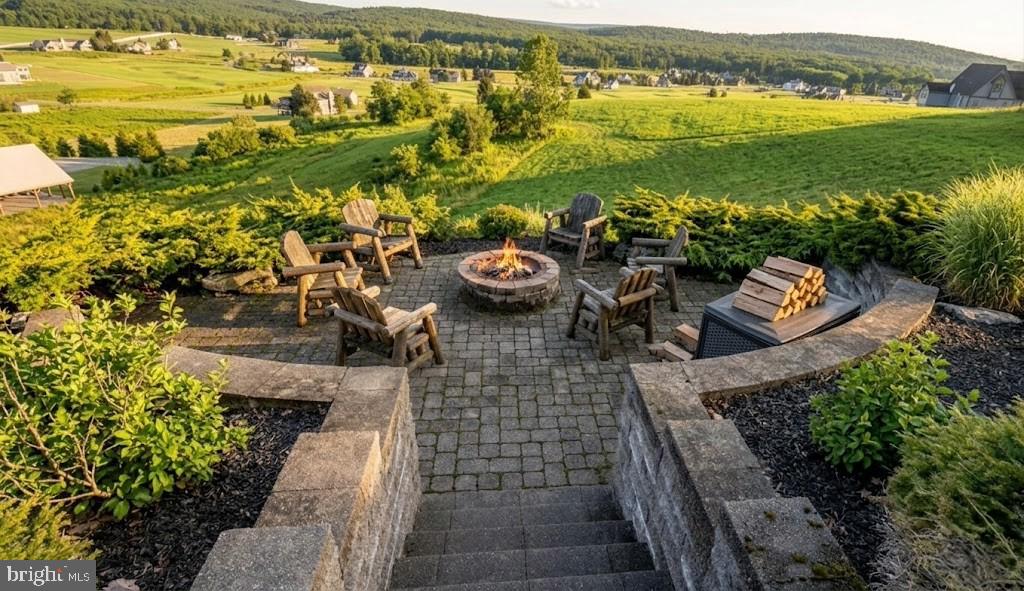 VISTAS OF WATERFRONT GREENS - Residential