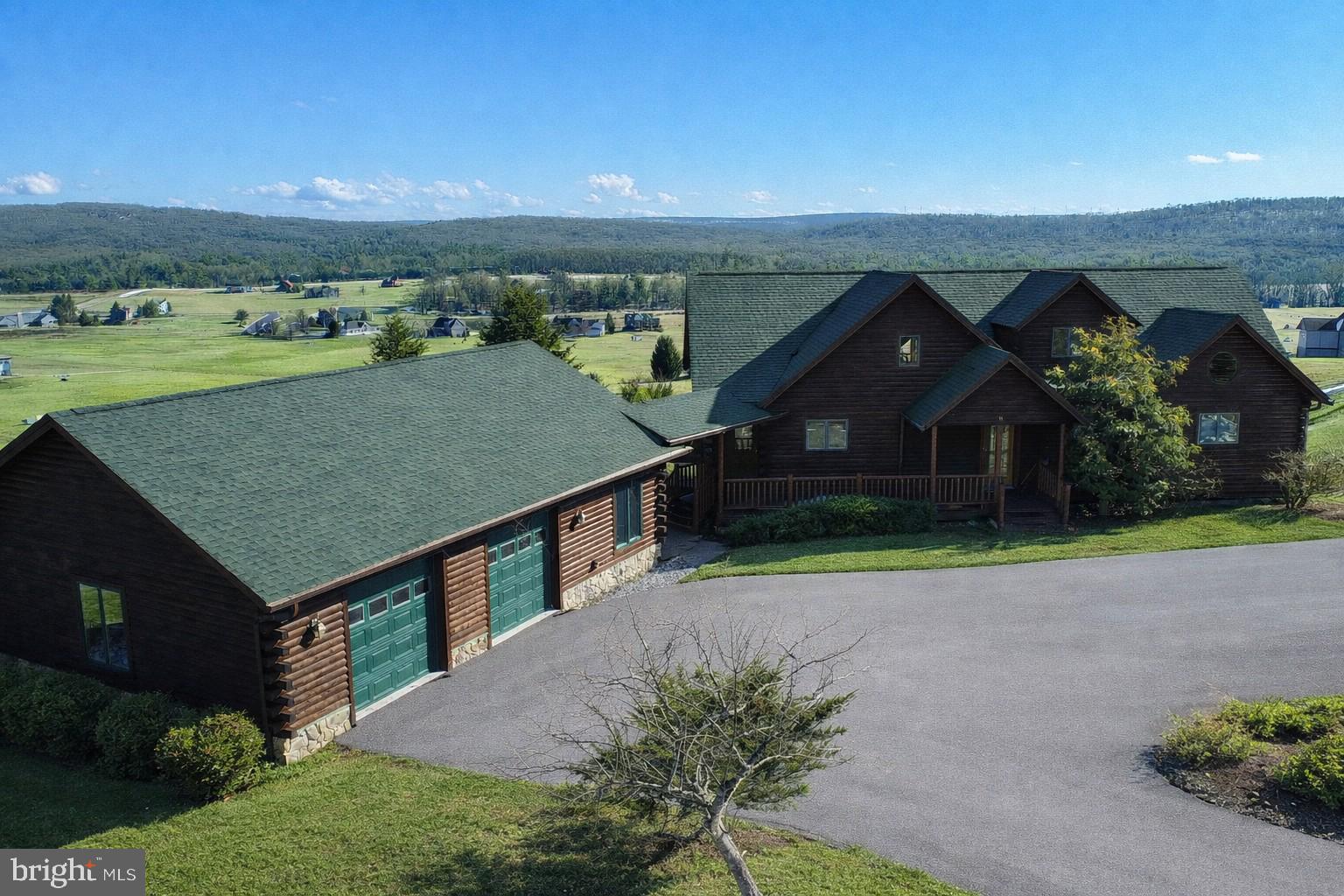 VISTAS OF WATERFRONT GREENS - Residential