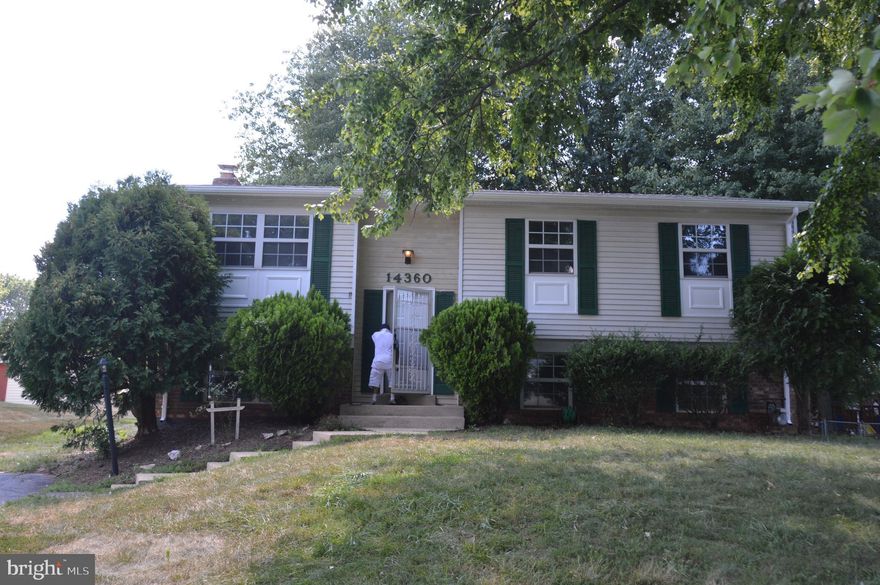 Beautifully  single house - 4 Bedrooms , 2  Bathrooms. No HOA-cul-de-sac location.   Freshly painted, Newly faced white cabinets*  New neutral  carpet throughout.   The lovely home has sized rooms including a full bathroom,  dining area, eat in kitchen,  living room and more. Deck and fenced back yard.