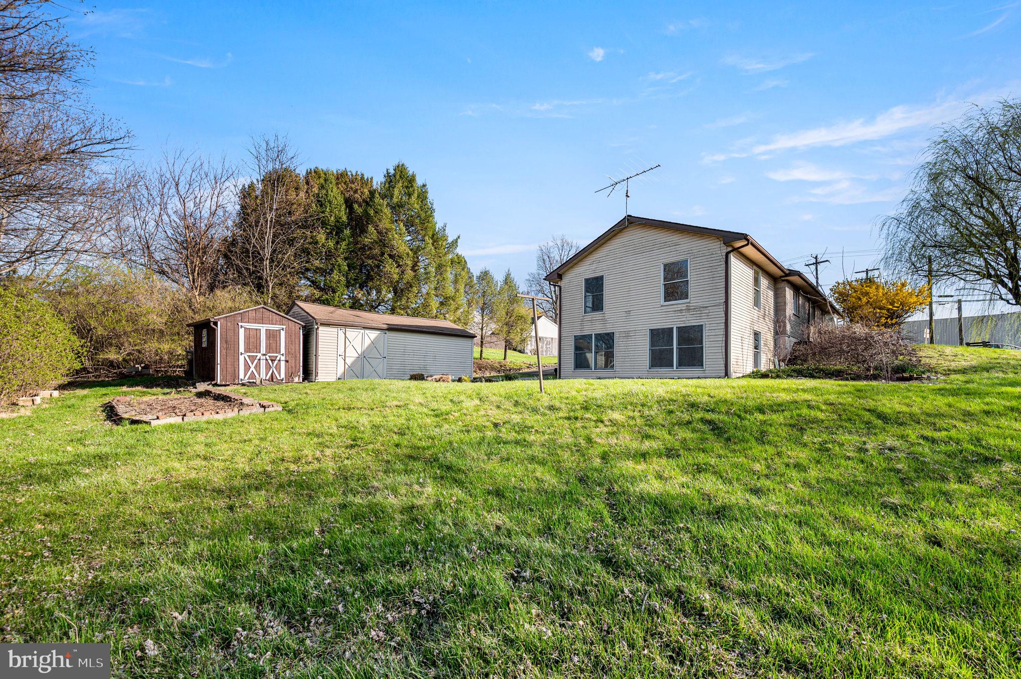 HONEY BROOK MANOR - Residential