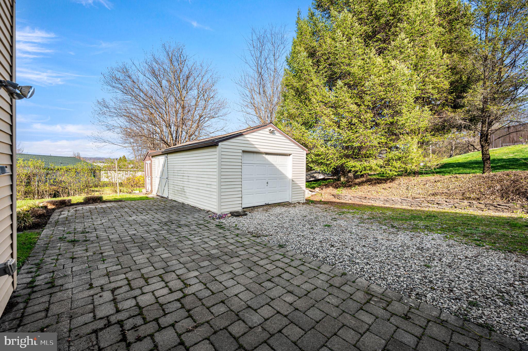 HONEY BROOK MANOR - Residential