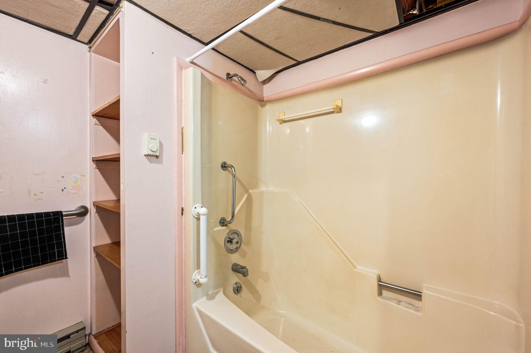 HONEY BROOK MANOR - Residential