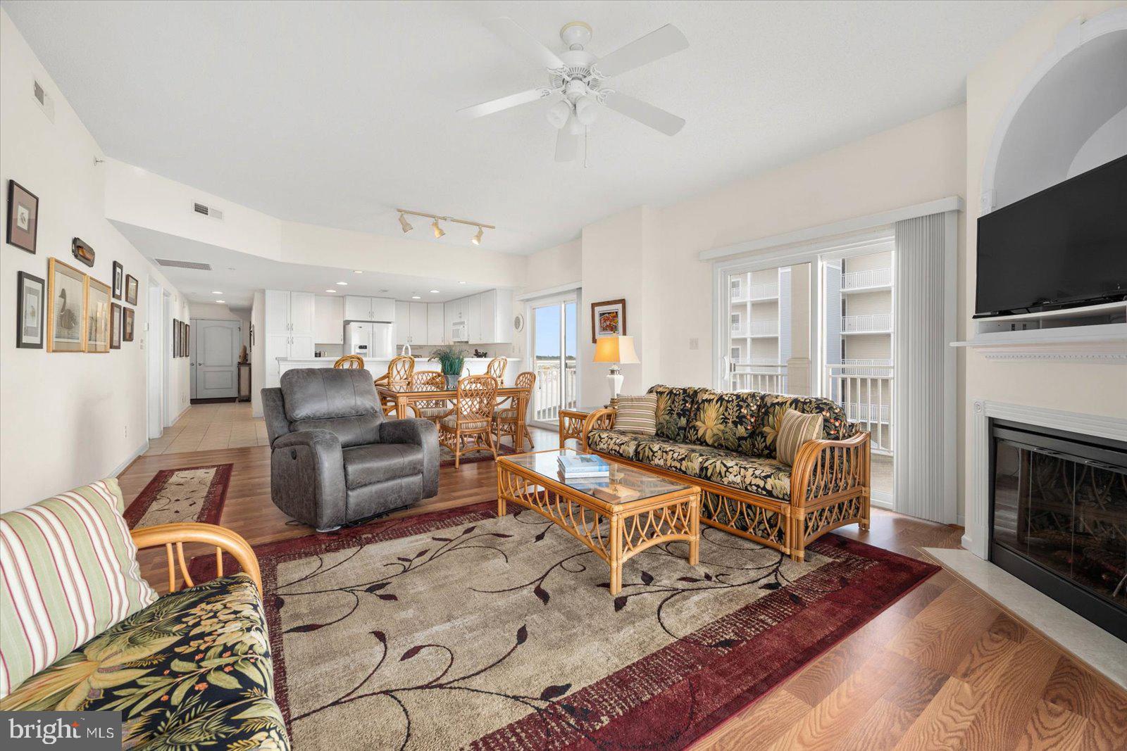 HARBOUR LIGHT CONDOS - Residential