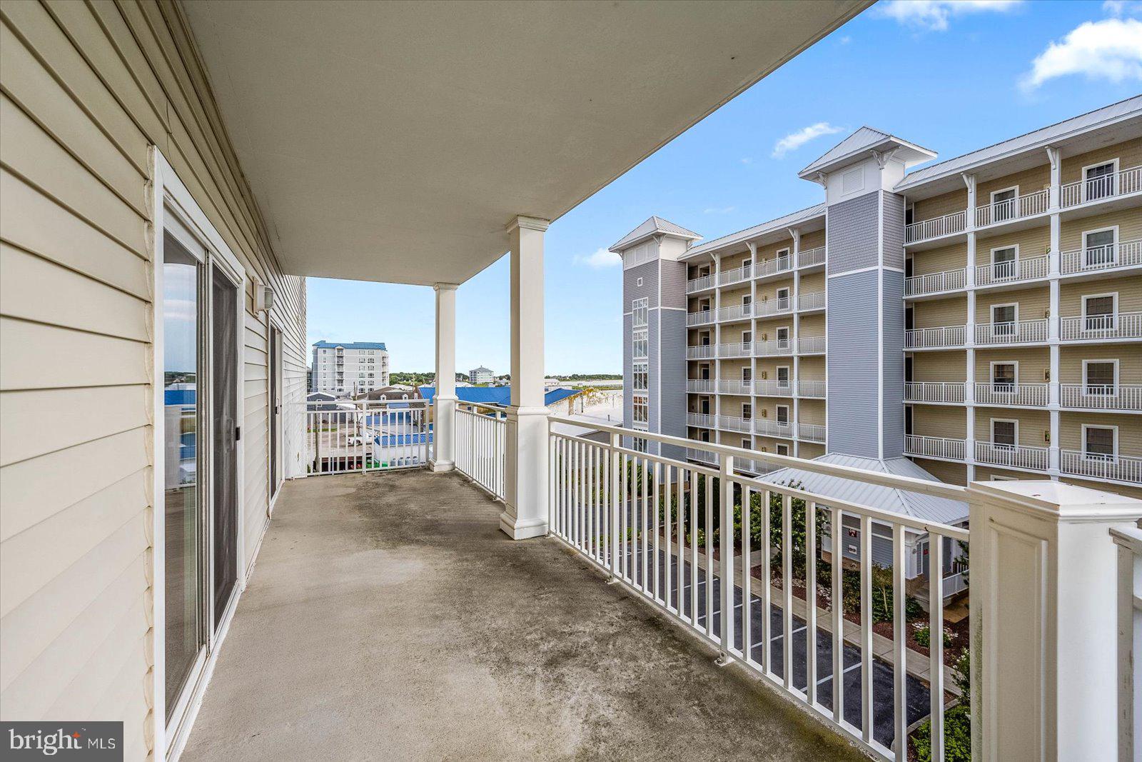 HARBOUR LIGHT CONDOS - Residential