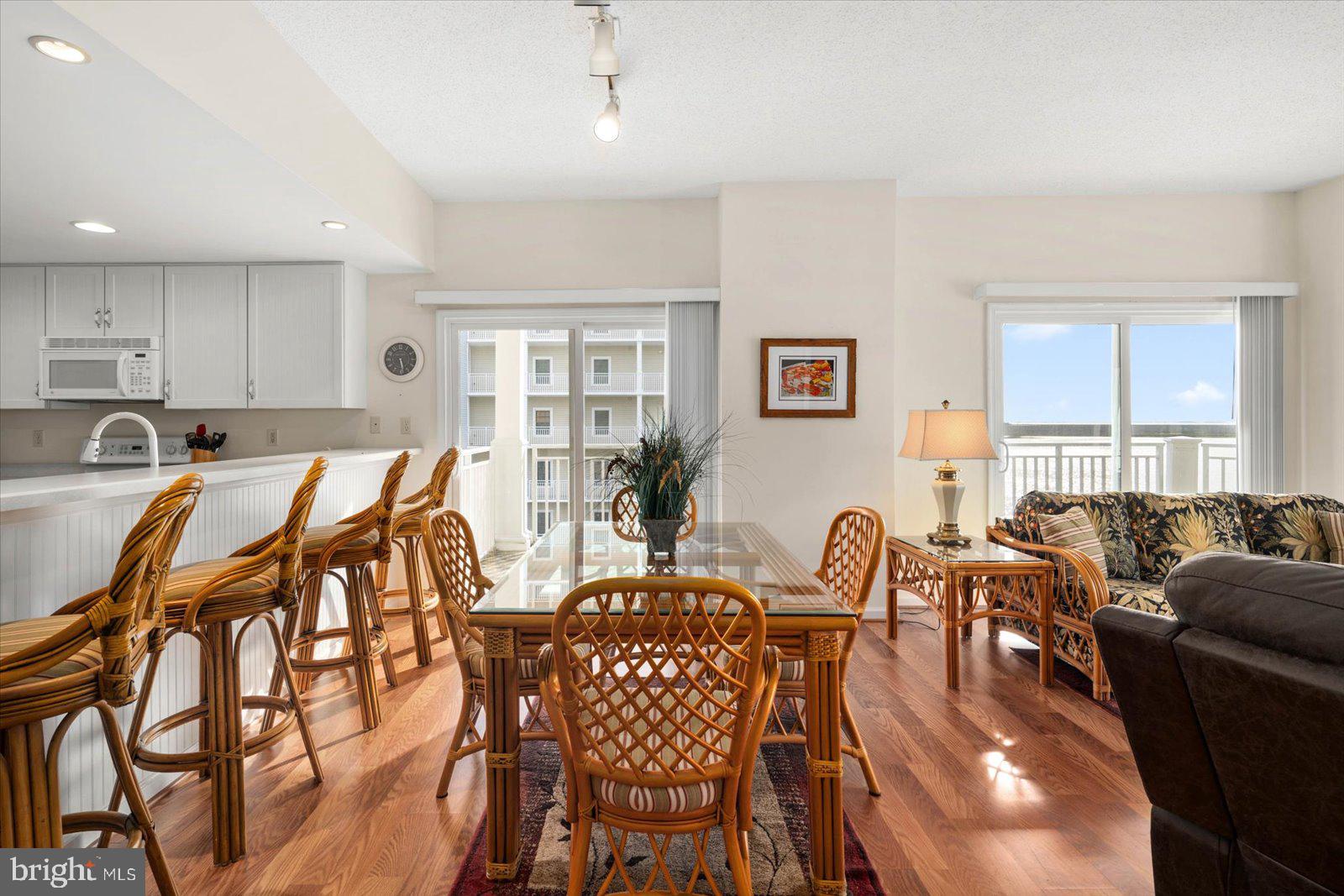 HARBOUR LIGHT CONDOS - Residential